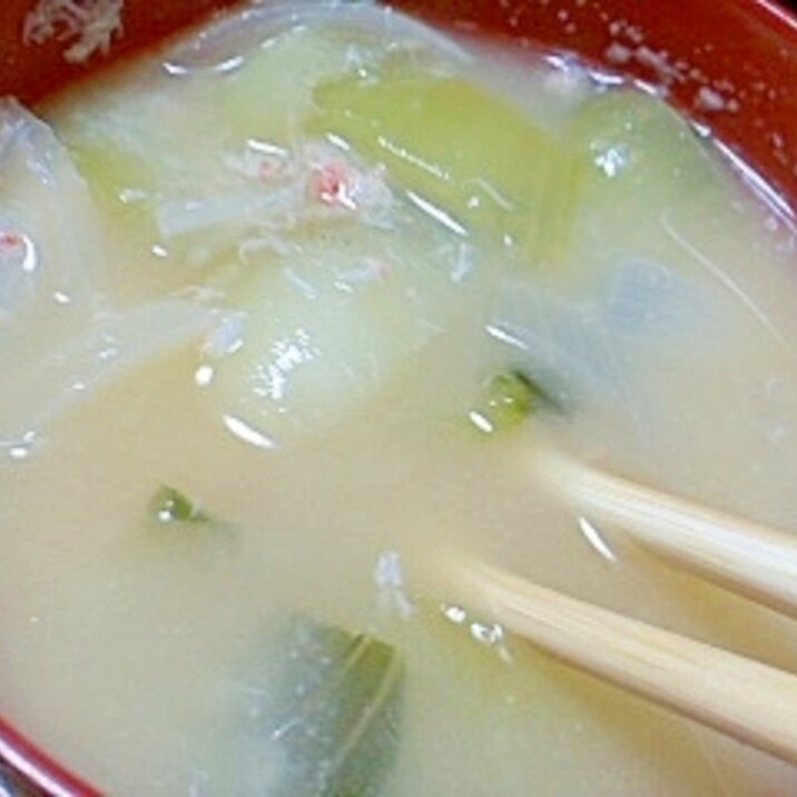 カニ缶とチンゲン菜と油揚げの味噌汁